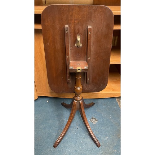 178 - PEDESTAL TILT TOP TABLE WITH CHEQUER BOARD INLAY