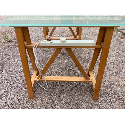 172 - PAIR OF BEECH ADJUSTABLE TRESTLE STANDS WITH A GLASS TABLE TOP