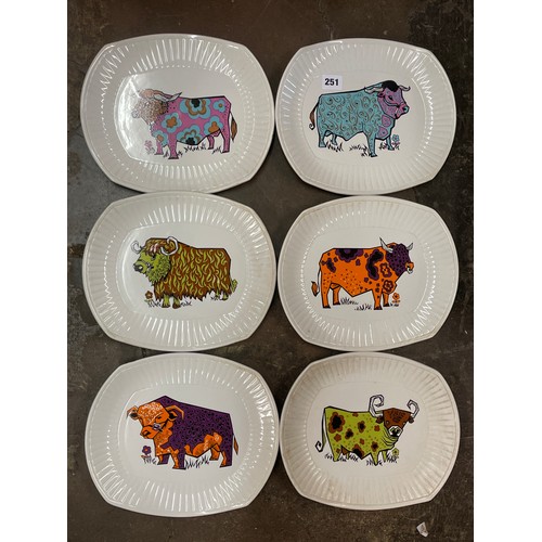 251 - SELECTION OF POTTERY BEEFEATER PLATES