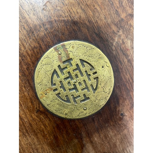 660 - CHINESE OCTAGONAL AND BRASS ROUNDEL TRAYS ON STAND