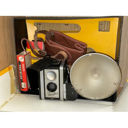 392 - VINTAGE KODAK VEST POCKET CAMERAS, KODAK BROWNIE FLASH 4, POLAROID LAND CAMERA, CAMERA OUTFIT AND BI... 