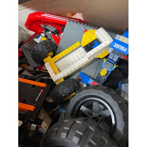 337 - LARGE BOX OF LEGO