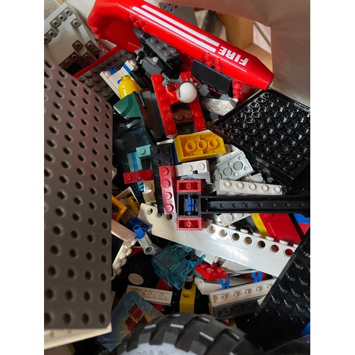 337 - LARGE BOX OF LEGO