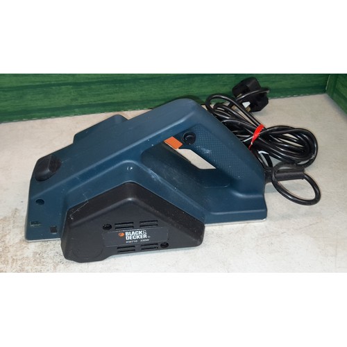 329 - BLACK AND DECKER PLANER