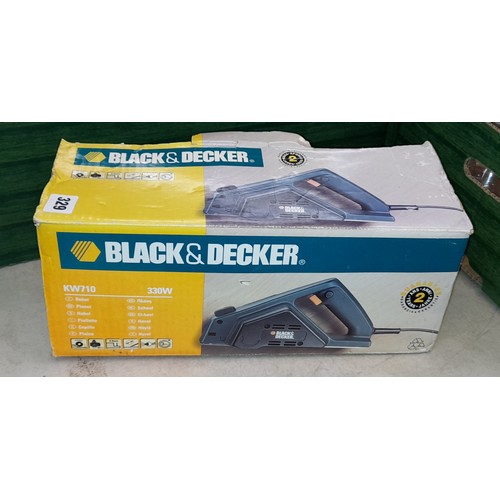 329 - BLACK AND DECKER PLANER