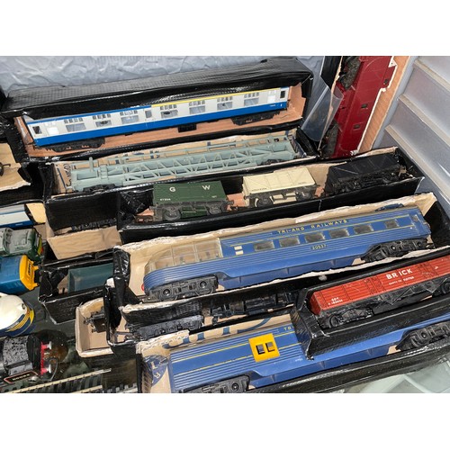 420 - SELECTION OF HORNBY AND HORNBY DUBLO LOCOS, COACHES, WAGONS, AND TRACK