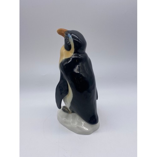 678 - KARL ENS VOLKSTEDT GLOSS FIGURE OF A PENGUIN