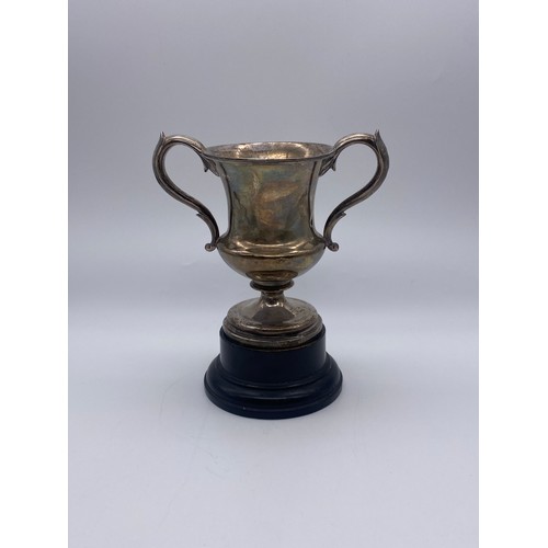 681 - LONDON SILVER GEORGIAN TWIN HANDLED TROPHY ON A GARRARD AND CO EBONISED SOCLE 9.8OZ APPROX