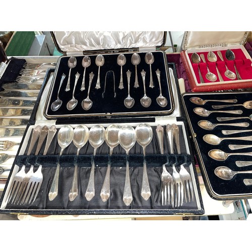 328 - CASED SETS OF TEASPOONS AND OTHER FLATWARE