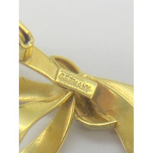 535 - 9CT GOLD BOW BAR BROOCH 2.4G APPROX