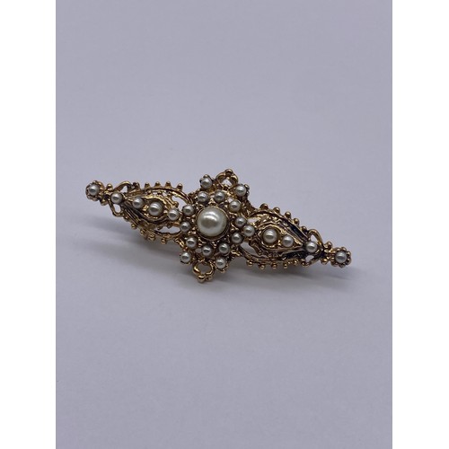 567 - UNMARKED SEED PEARL LOZENGE BROOCH