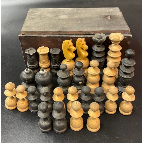 504 - BOX OF TURNED WOODEN CHESS PIECES A/F