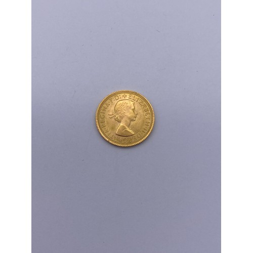 561 - QUEEN ELIZABETH II 1967 SOVEREIGN 8G APPROX