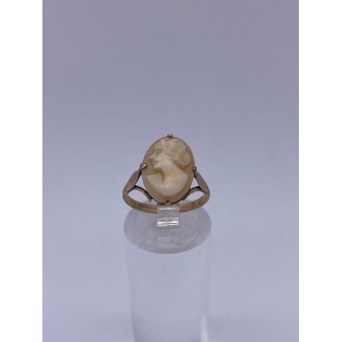 554 - 9CT GOLD OVAL CAMEO RING 2G APPROX