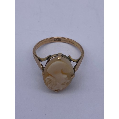 554 - 9CT GOLD OVAL CAMEO RING 2G APPROX