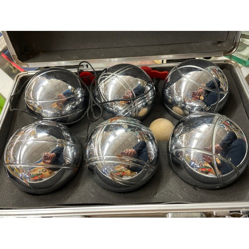 523 - CASED SET OF FRENCH BOULES