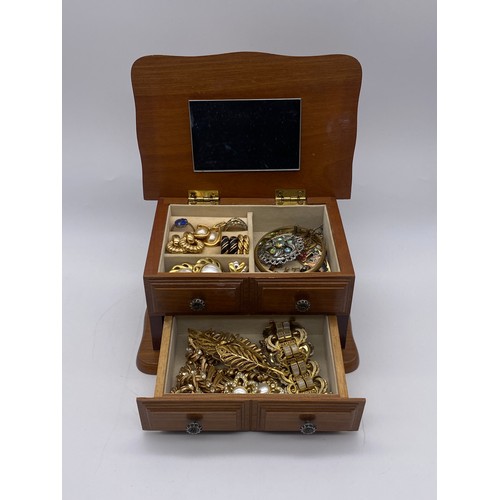 630 - SMALL WOODEN JEWELLERY BOX CONTAINING ROLLED GOLD BANGLE, VARIOUS METAL EARRINGS, ST. CHRISTOPHER PE... 