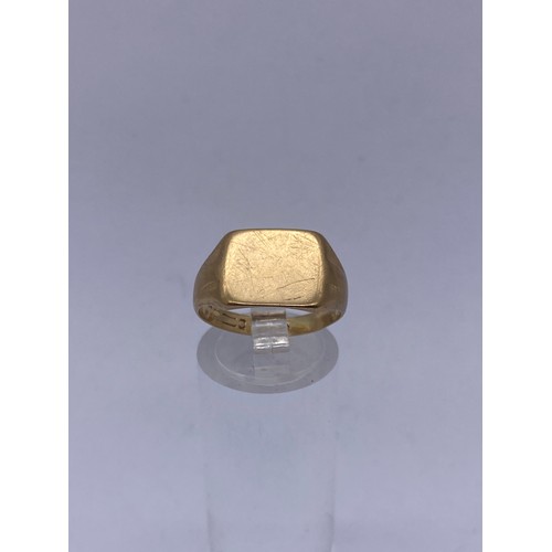 592 - 9CT GOLD SIGNET RING SIZE N 4.1G APROX