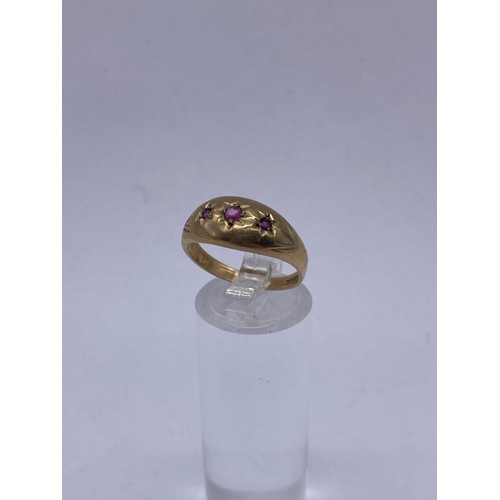 539 - 9CT GOLD THREE STONE GYPSY STYLE RING 2.8G APPROX