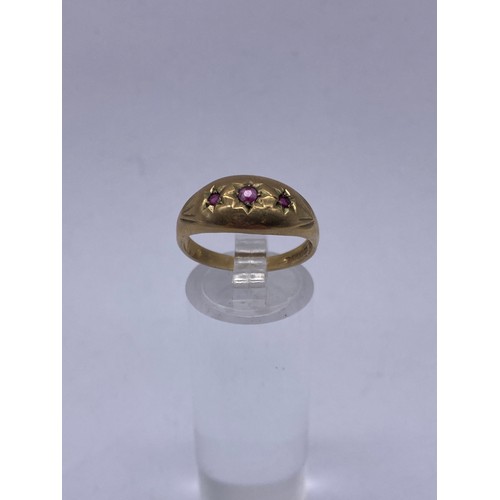 539 - 9CT GOLD THREE STONE GYPSY STYLE RING 2.8G APPROX