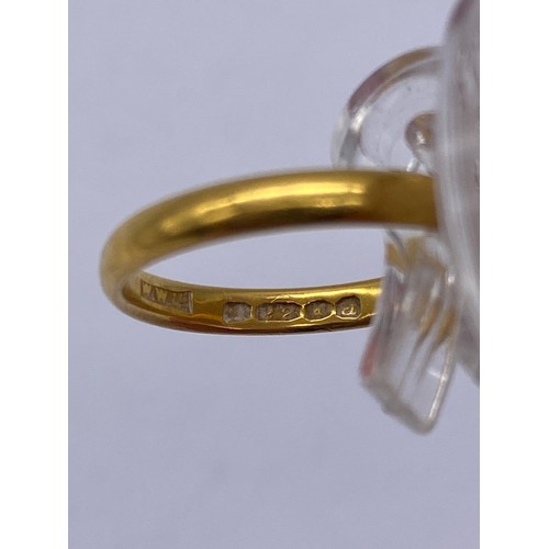 532 - 22CT GOLD WEDDING BAND 2.1G APPROX