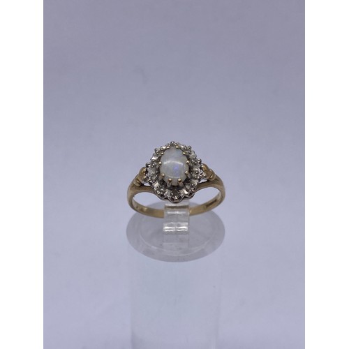 575 - 9CT GOLD OPAL CLUSTER RING SIZE L 1.9G