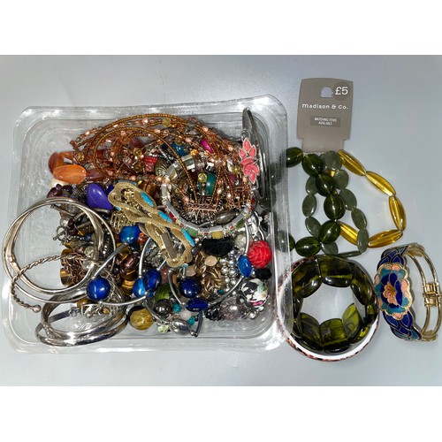 613 - CARTON OF BRACELETS, BEADED AND MESH EXAMPLES, ENAMEL BANGLE, AND MORE