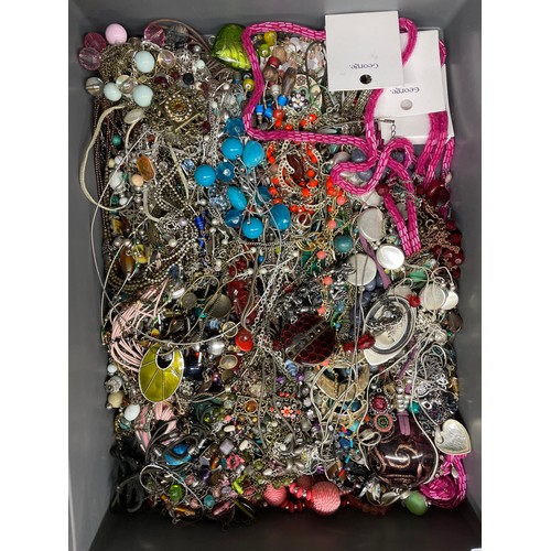 616 - TRAY OF VARIOUS PLATED CHAINS, BEADED PENDANTS AND JEWELLERY