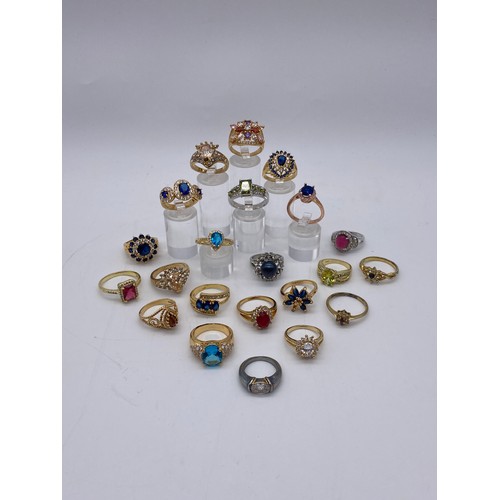 633 - QUANTITY OF STONE SET COSTUME JEWELLERY DRESS RINGS