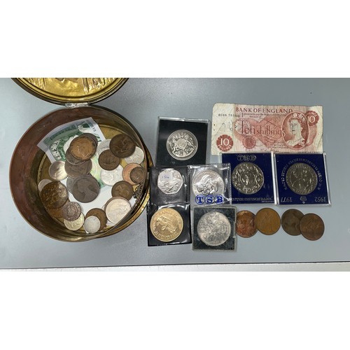 698 - BRASS TIN OF SOME PRE DECIMAL COINS, TEN SHILLING NOTE, AND ROYAL COMMEMORATIVE WEDDING AND JUBILEE ... 