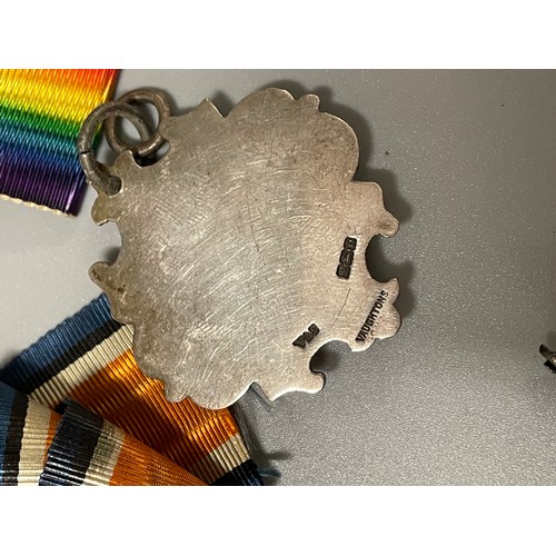 697 - WWI MEDAL DUO TO 47916 PTE. A. O. SCOTT NORTHUMBERLAND FUS WITH RIBBONS, FOR KING AND EMPIRE LAPEL P... 