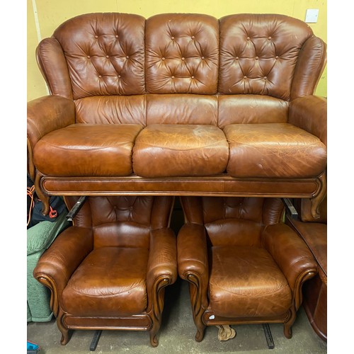 62 - OAK SHOW FRAME TAN LEATHER THREE PIECE SUITE