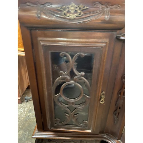 137 - LATE VICTORIAN MAHOGANY BOW FRONTED GLAZED CARVED MIRROR BACK SIDE BOARD