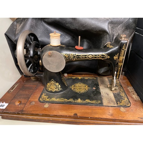 80 - MAINS SEWING MACHINE