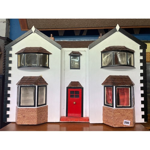 200 - DOUBLE FRONTED MODEL OF A 1920S DOLLS HOUSE INCLUDING FURNITURE CONTENTS