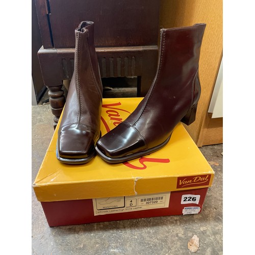 226 - PAIR OF VANDAL BROWN LEATHER ANKLE BOOTS SIZE 4