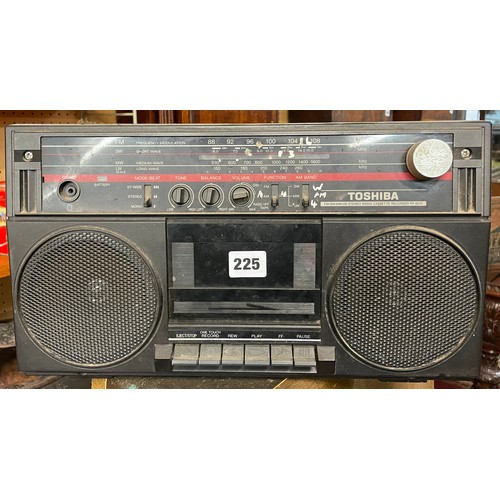 225 - TOSHIBA STEREO