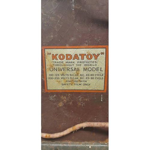 482 - KODA TOY UNIVERSAL MODEL PROJECTOR