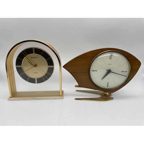 513 - 1950S/60S SMITHS MANTLE CLOCK AND A QUARTZ MANTLE CLOCK