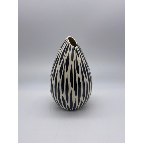 556 - BESWICK 1389 OVOID ZEBRA VASE