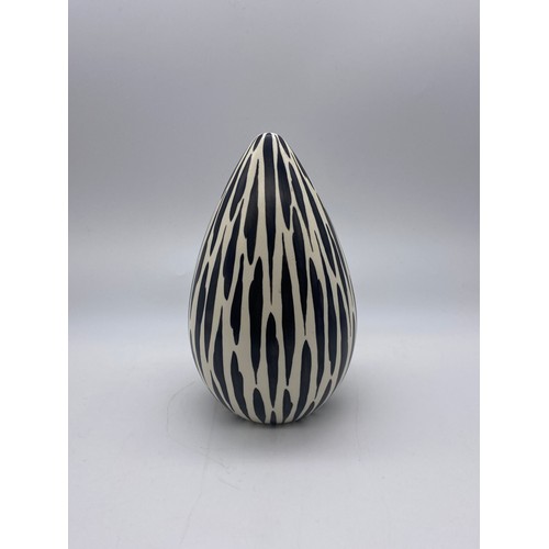 556 - BESWICK 1389 OVOID ZEBRA VASE