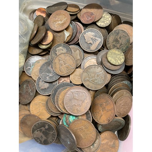 569 - TWO TUBS OF GB PRE DECIMAL HALF PENNIES, TWO PENCE, AND THREE PENCE