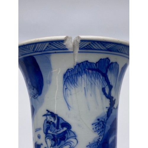 542 - CHINESE BLUE AND WHITE YEN YEN VASE DECORATED WITH FIGURES IN LANDSCAPE A/F