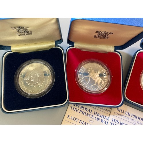 578 - TWO SILVER PROOF COINS FOR THE MARRIAGE OF PRINCE OF WALES TO LADY DIANA SPENCER, TWO 1977 SILVER JU... 