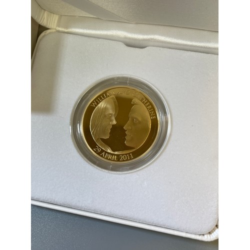 577 - FIVE POUND GOLD PLATED SILVER PROOF COIN THE MARRIAGE OF WILLIAM TO CATHERINE MIDDLETON