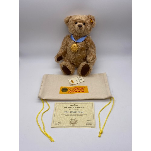 551 - DANBURY MINT 2002 TEDDY BEAR BY STEIFF OF GERMANY WITH BAG AND CERTIFICATE