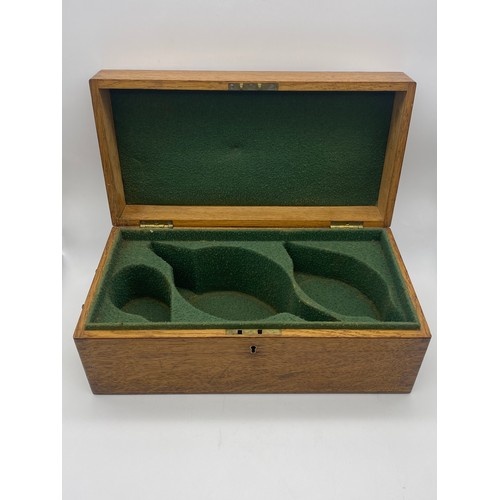 634 - LONDON VICTORIAN SILVER THREE PIECE ENGRAVED TEA SERVICE IN FITTED OAK BOX 46 OZ OVERALL APPROX