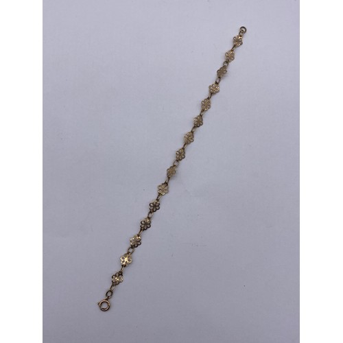 612 - 9CT GOLD DAISY LINK BRACELET 2G APPROX