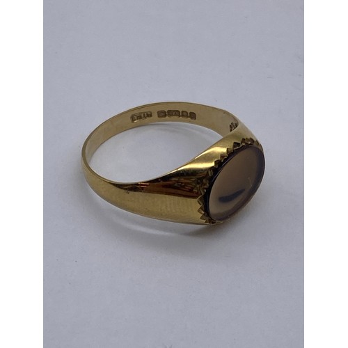 609 - 9CT GOLD OVAL SIGNET RING IN A MAUCHLEN WARE BOX 2.2G APPROX