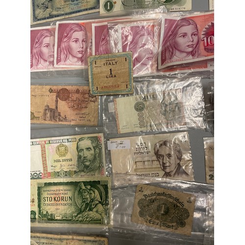 571 - TRAY OF WORLD BANK NOTES, TRINIDAD AND TOBAGO, SINGAPORE, ITALY AND MORE